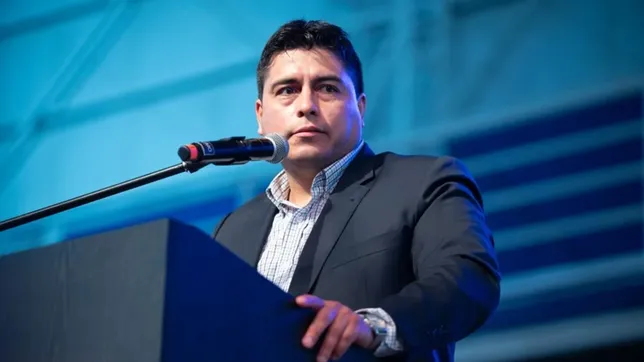 Claudio Vidal, gobernador de Santa Cruz, inicia el año en conflicto con el principal gremio docente.