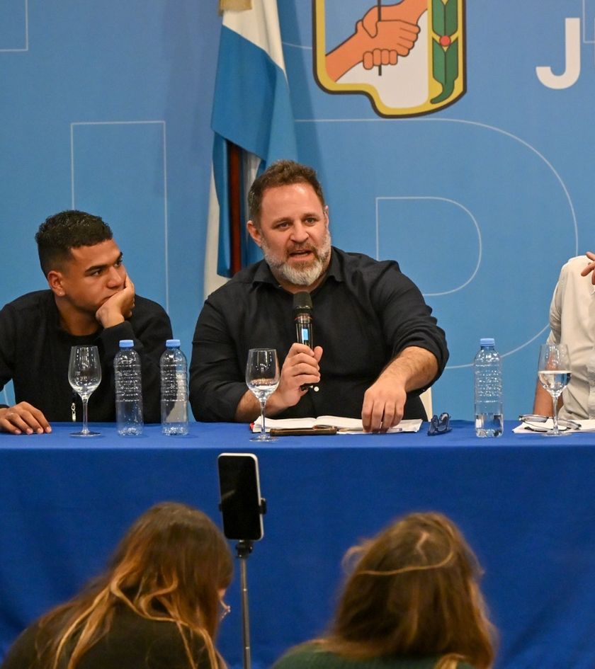 Chubut: Glinski se mostró con Kirchner para defender a Comodoro y Bowen tendió puentes con Pesatti