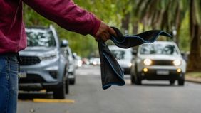 Adherir ley de prohibición de cuidacoches, uno de los objetivos de la gestión de Pablo Javkin en Rosario.