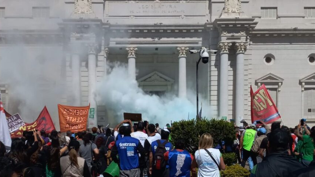 El 12 de septiembre se produjeron graves incidentes en la Legislatura de Santa Fe. Ahora el MPA resolvió la detención de cinco sindicalistas.