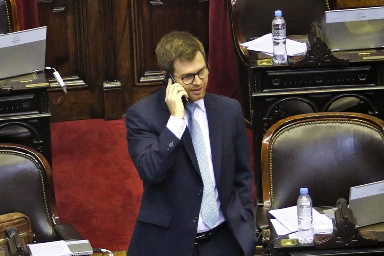 Nicolás Massot conversó con Juan Schiaretti entre sidras y pan dulce.
