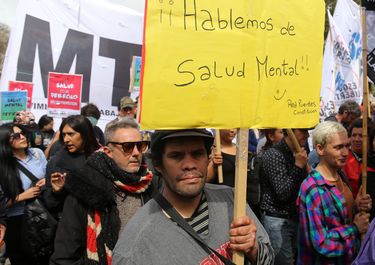 Marcha en defensa en el Hospital Laura Bonaparte, especializado en salud mental.