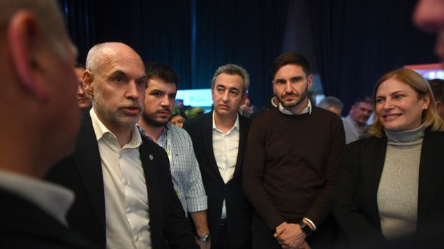 Horacio Rodríguez Larreta junto a Maximiliano Pullaro, Gisela Scaglia, Pablo Javkin y Leonel Chiarella, intendente de Venado Tuerto