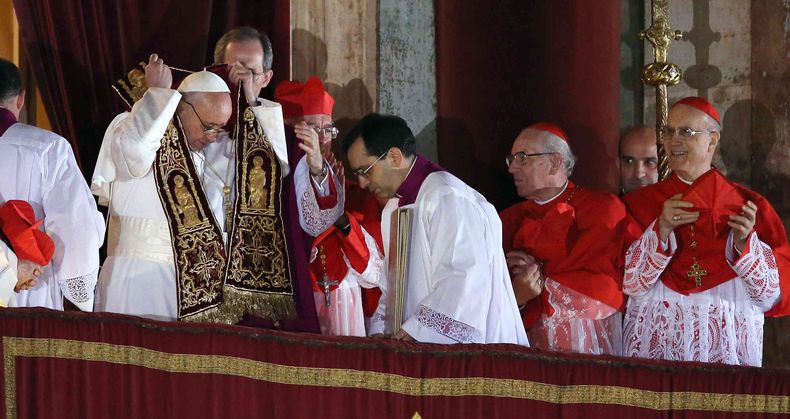 Jorge Bergoglio al ser proclamado papa Francisco
