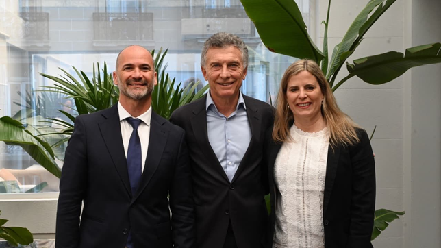 Las autoridades del PRO Río Negro junto a Mauricio Macri en la sede nacional del partido.