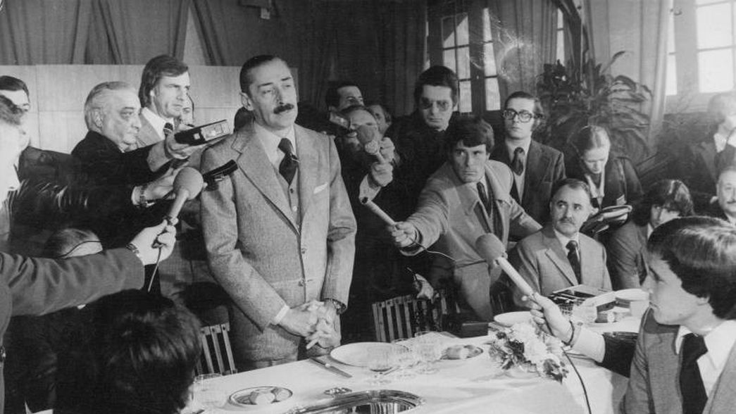 Conferencia de prensa de Jorge Rafael Videla, el primer presidente de la dictadura.