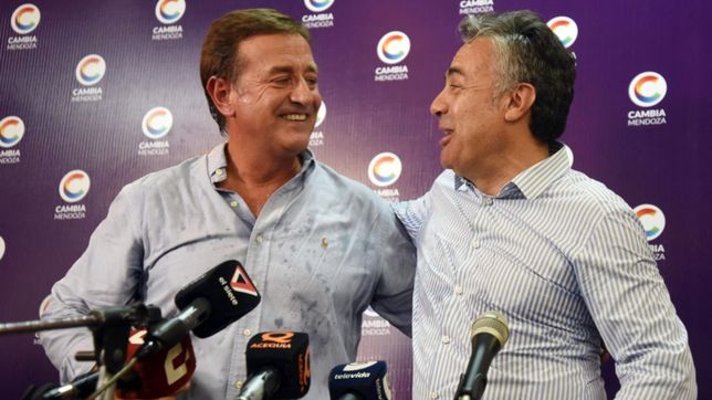 un delfin para levantar a cornejo y evitar una mancha mas en la campana de macri