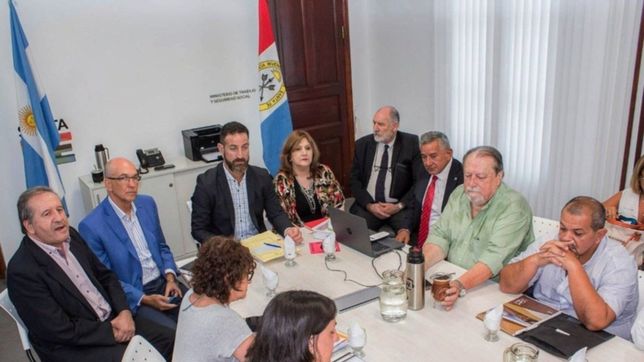 gremios docentes rompen paz salarial y piden a perotti reabrir paritarias