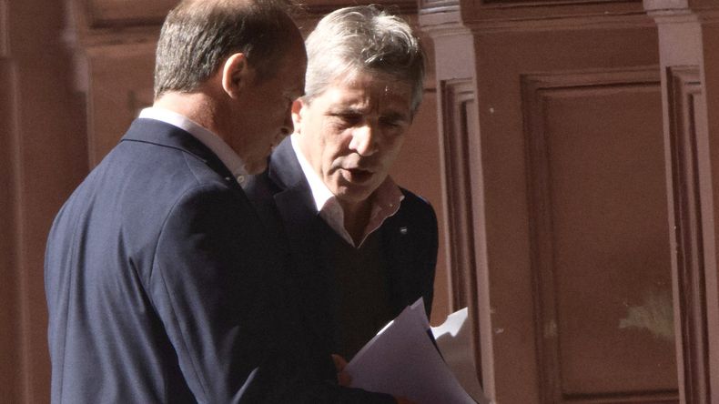 Toto Caputo y Daniel González, secretario de Energía, responsables del súper-RIGI.