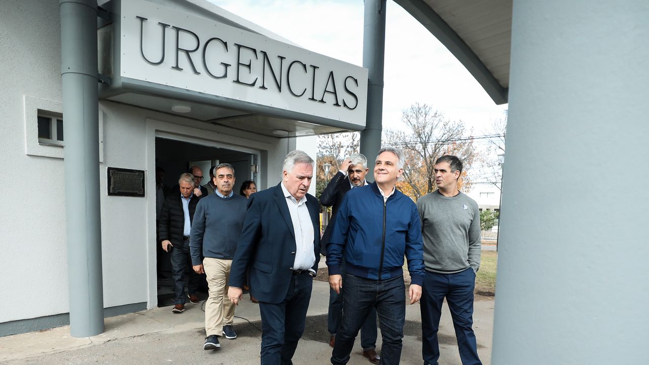 Martín Llaryora entregó fondos, ambulancias y equipamiento en el hospital regional de Marcos Juárez