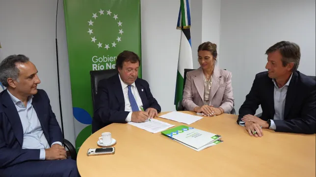 El GNL de Vaca Muerta: Alberto Weretilneck puso el gancho y se aseguró una inversión de US$15 mil millones