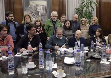Los bancarios acordaron un aumento salarial del 30% para 2019
