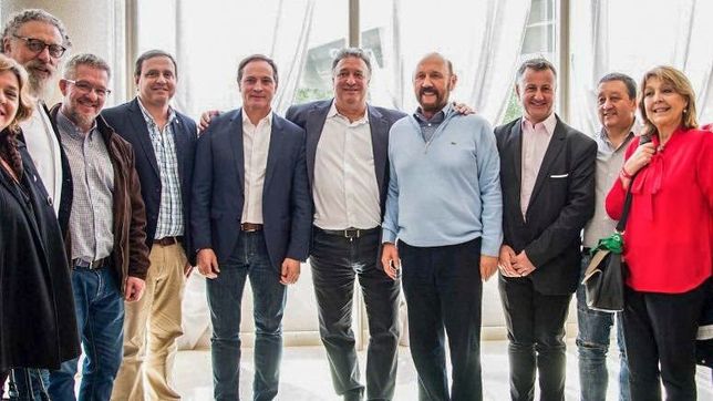 duro golpe a pichetto: en el dia de la lealtad, el pj le saco a camau espinola