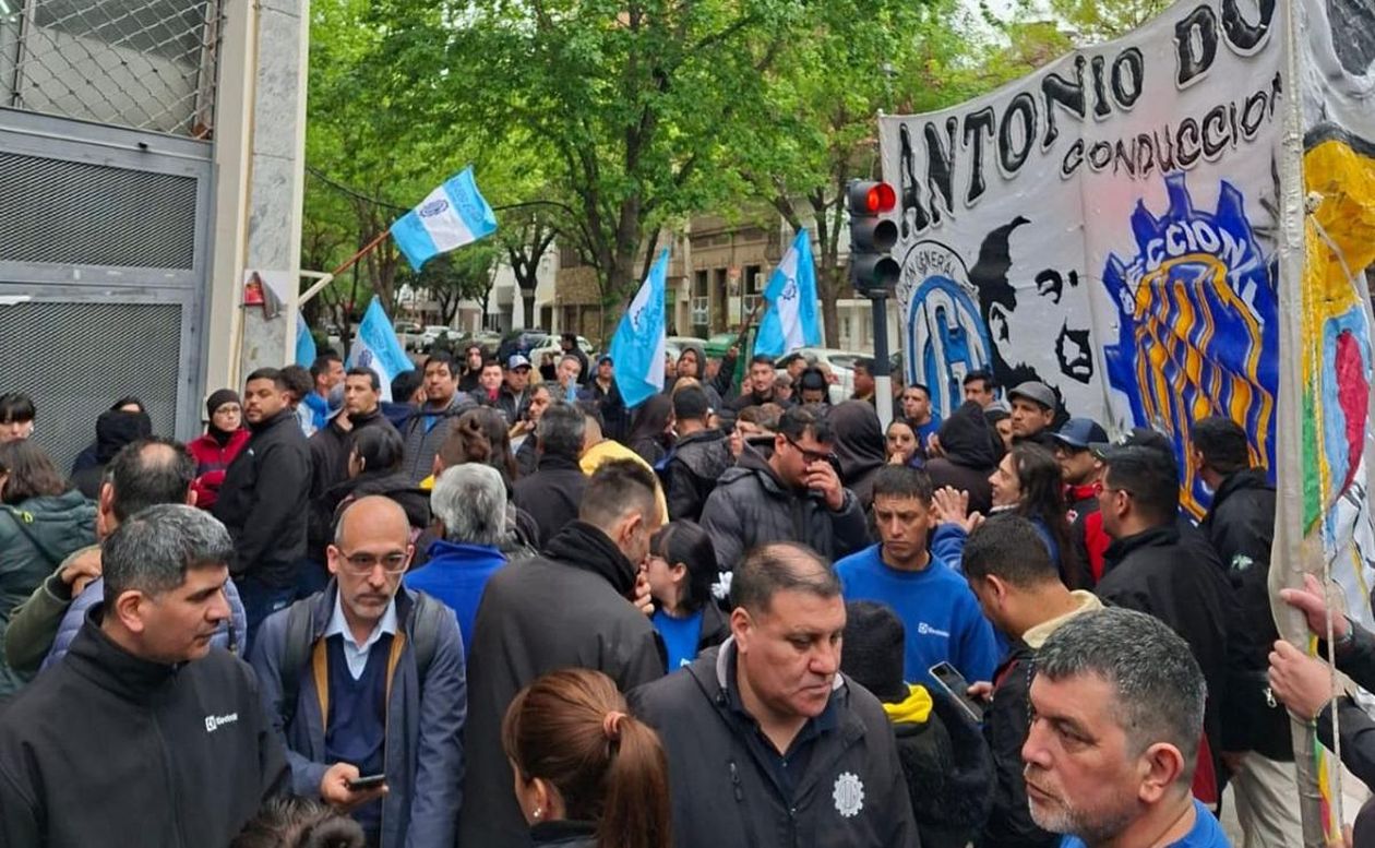 El gobierno de Santa Fe obliga a Electrolux a suspender los despidos por el cierre de su planta en Rosario