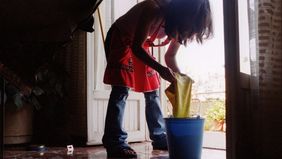 Datos oficiales: las mujeres trabajan más horas que los varones