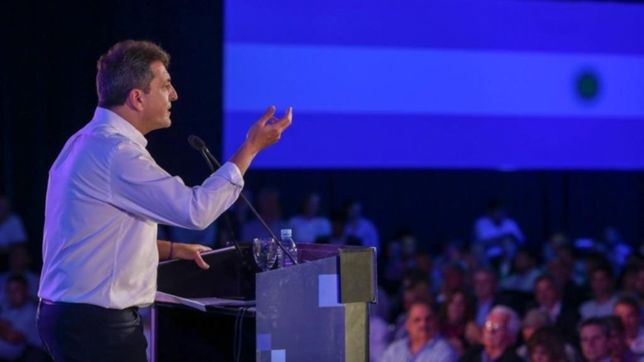 massa reunio a los suyos e insinuo una nueva candidatura