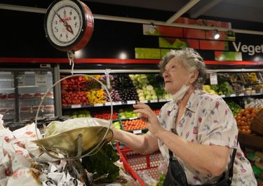 La tormenta política patea los equilibrios económicos, ya inestables