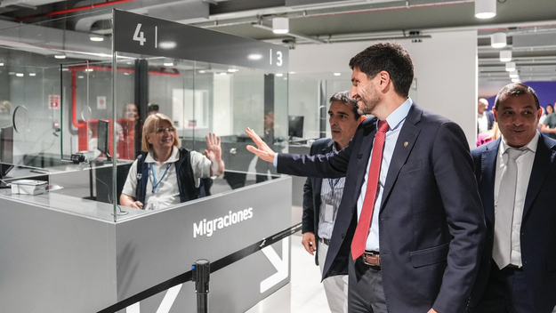 Maximiliano Pullaro piensa adelantar el calendario electoral 2027 para primerear a sus rivales.