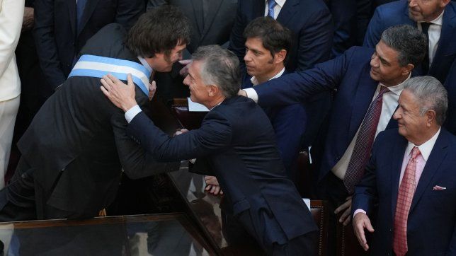 Javier Milei con Mauricio Macri, Axel Kicillof y Jorge Macri. 