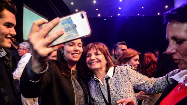 pase de encuestas, break de selfies y una dupla inseparable: lousteau-yacobitti