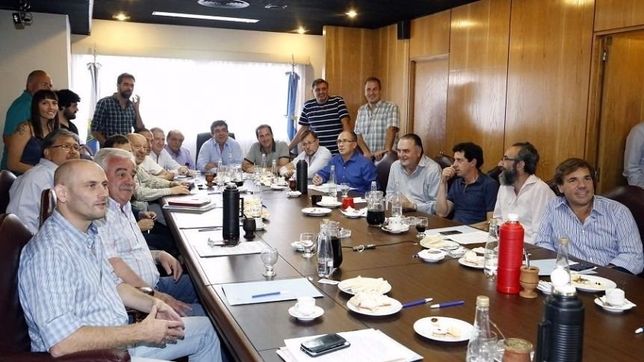 la pelea por la unidad: el pj bonaerense define si va a internas partidarias