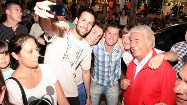 mientras espera a massa, de la sota refuerza su campana