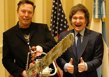 Elon Musk con Javier Milei: la motosierra es poco empática, pero le gusta.