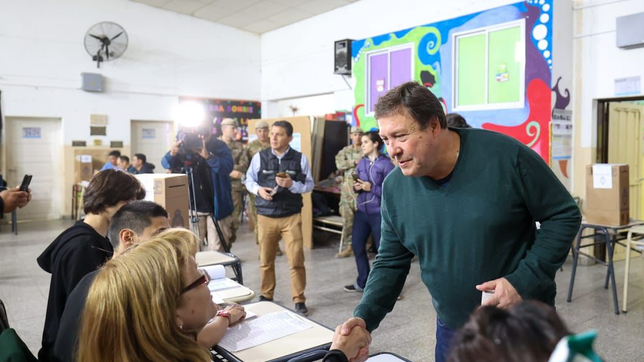 rio negro: weretilneck se quedo afuera de un reparto de bancas para tres