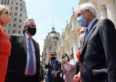 La doble Alberto en Chile: pragmatismo de Estado con colectora política