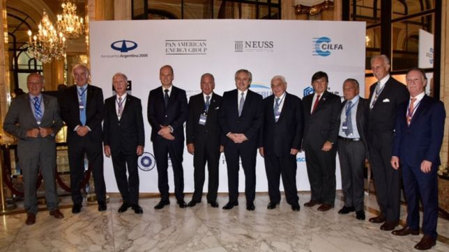 numeros al margen, el circulo rojo machea con batakis: es la politica