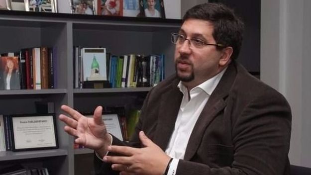 Olmos rompió con el kirchnerismo y pateó el tablero del PJ porteño