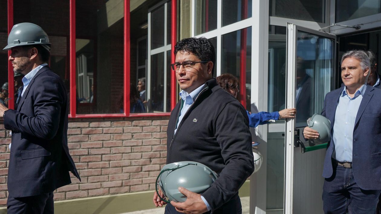 Claudio Vidal, el gobernador de Santa Cruz, durante la visita de los mandatarios de Provincias Unidas a Aluar, en Puerto Madryn.&nbsp;