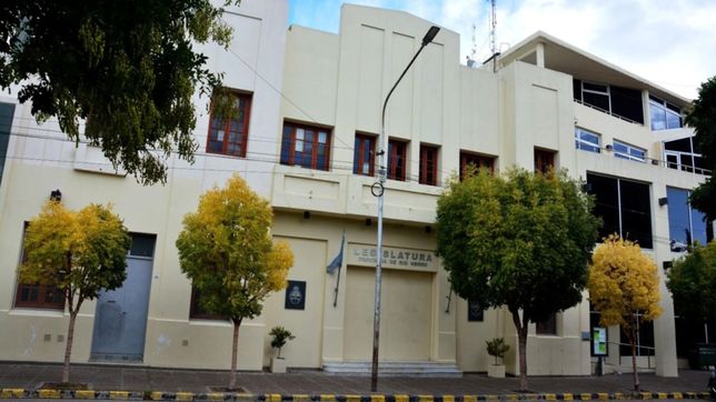 rio negro: a contramano de la region, la legislatura sigue blindada