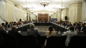 El equipo de Toto Caputo se encontró con el círculo rojo en la Bolsa de Comercio de Rosario.