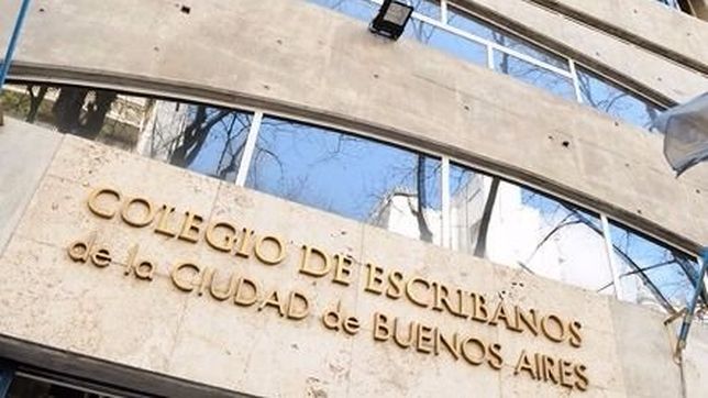 notarios creyentes en encuestadoras amigas