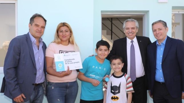 el gobierno entrego viviendas a familias que seran relocalizadas del riachuelo