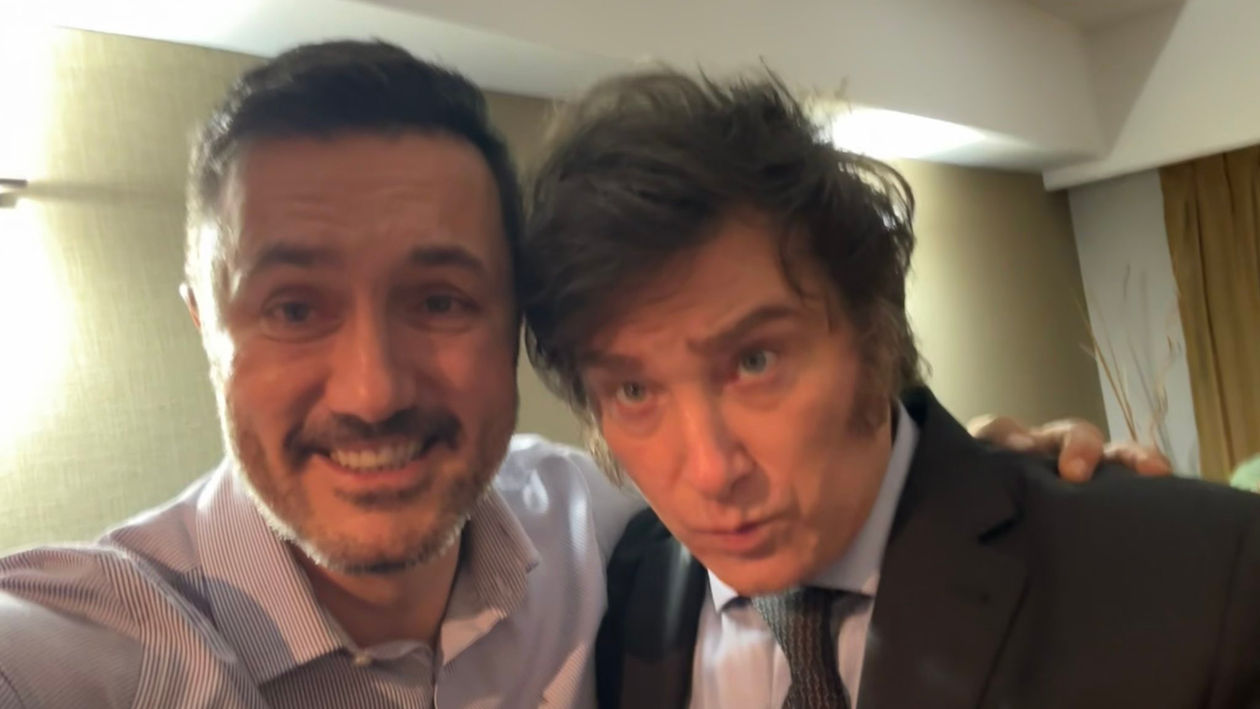 Luis Petri junto a Javier Milei en el Hotel Libertador.&nbsp;