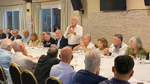 Lo viejo funciona: Axel Kicillof suma veteranos de la tropa duhaldista a su campaña presidencial Lo viejo funciona: Axel Kicillof suma veteranos de la tropa duhaldista a su campaña presidencial