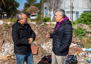 Valenzuela camina la Primera sección: desembarco en Ituzaingó con el candidato local