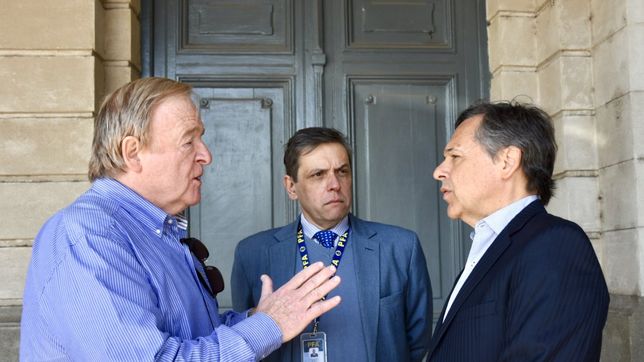 El ministro Diego Giuliano (a la derecha) en la estación ferroviaria.