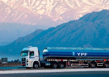 YPF propone extender el pago de un bono de U$S 1.000 millones a 2025