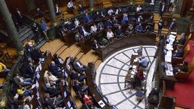 El oficialismo porteño se dobla ante el efecto Carrió, pero no se rompe