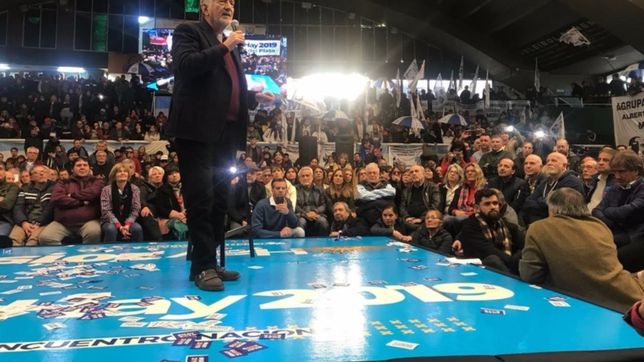 en pleno escandalo, rodriguez saa reunio al peronismo k y abogo por la unidad