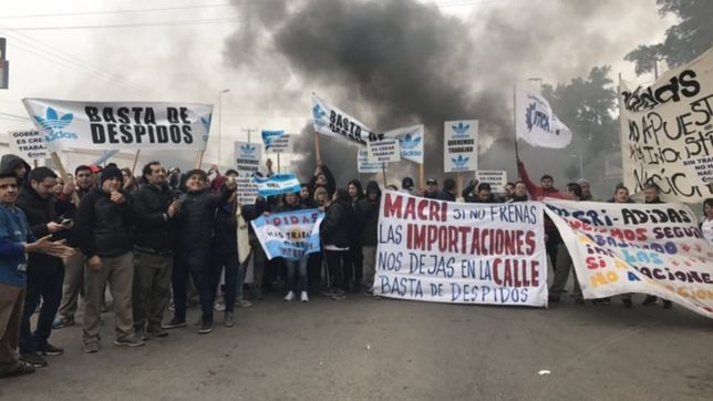 en la tierra de vidal, el salvavidas a las textiles y al calzado llego tarde