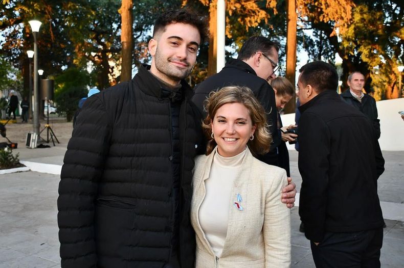 El diputado nacional Tomás Ledesma junto a la diputada provincial Stefanía Cora, ambos de La Cámpora.