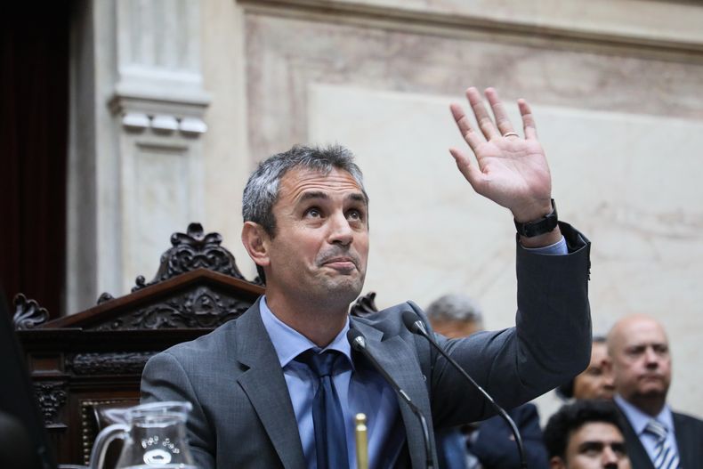 Martín. Menem: Ley ómnibus: