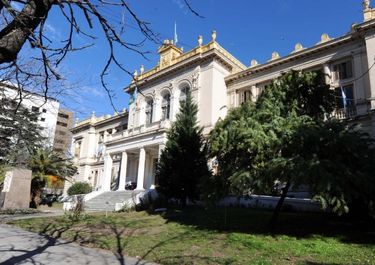 Trabajadores de Educación protestan contra el ajuste de viáticos y horas extras