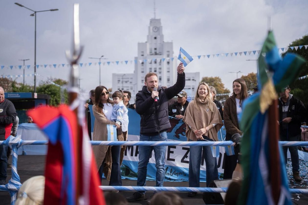 Federico Otermín encabezó el 25 de Mayo en Lomas de Zamora: Tenemos un país maravilloso