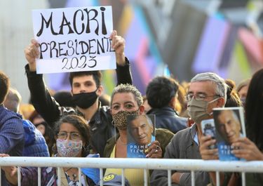 La plaza vacía, fila para todes y la República que alentó el Macri 2023