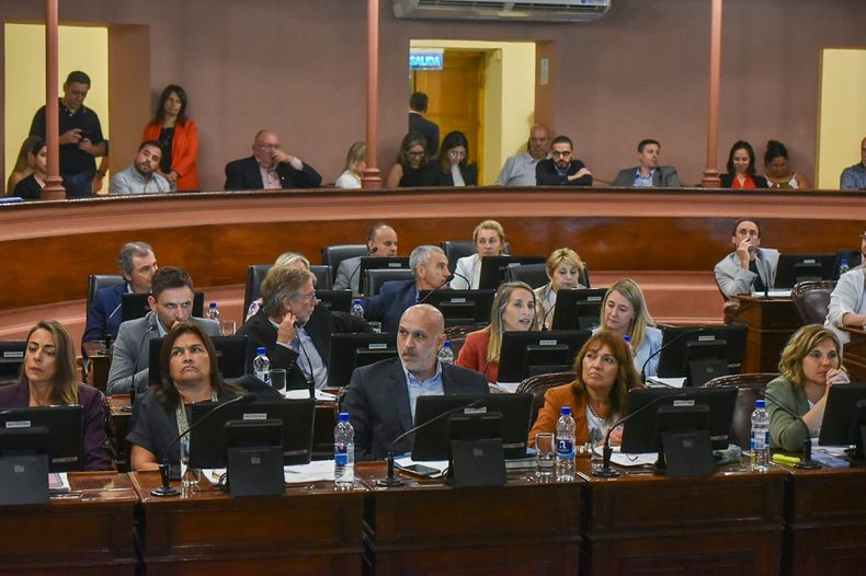 Bloque del PJ en la sesión de Diputados que dio media sanción a la reforma política de Rogelio Frigerio. Bloque del PJ en la sesión de Diputados que dio media sanción a la reforma política de Rogelio Frigerio.